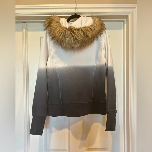 Vintage Lululemon Scuba Hoodie with detachable faux fur, EUC, size 12 - Picture 7 of 7